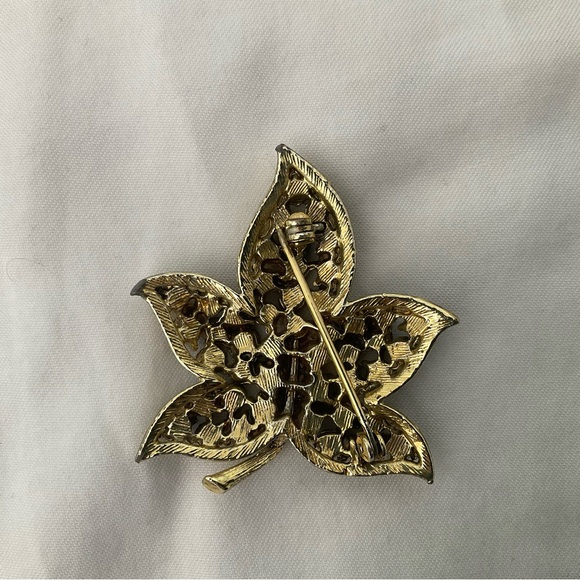 Sarah Coventry Gold and Blue Leaf Brooch - Picture 2 of 5